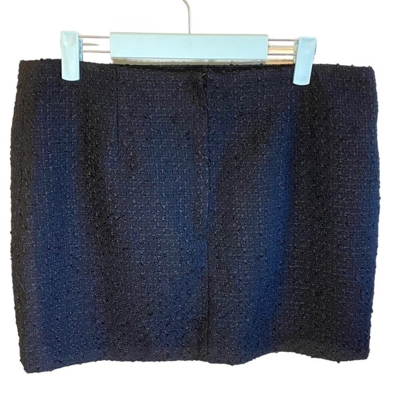 Elegant Black Button-Detail Skirt - Picture 2 of 10